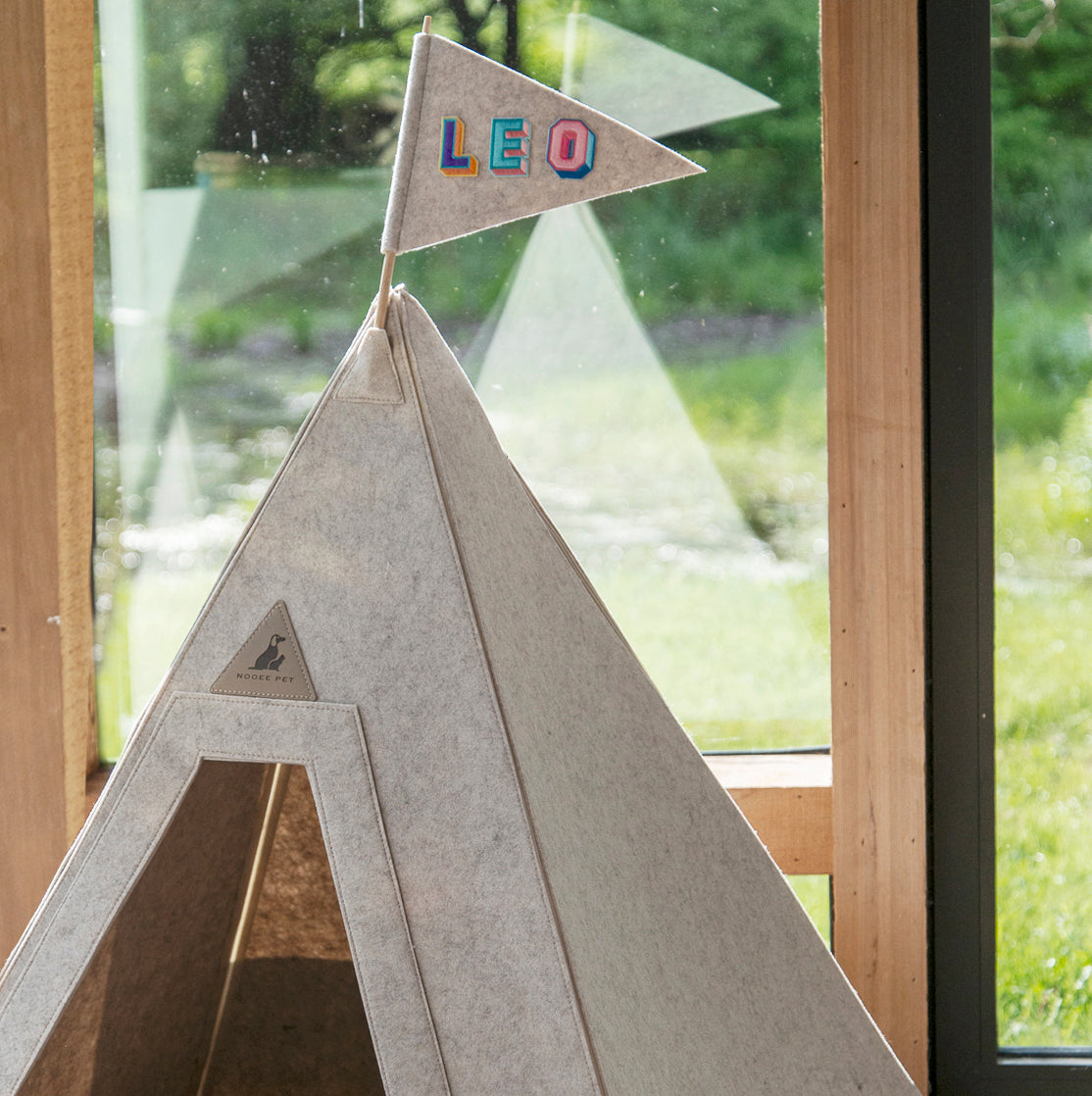 Nooee Pet Teepee Bailey (M) – Portable Dog & Cat Tent Bed with Machine-Washable Cushion, Zipper Opening, Foldable Design with Travel Bag, Fits Pets Up to 15 lbs, 25”H x 23”L x 23”D