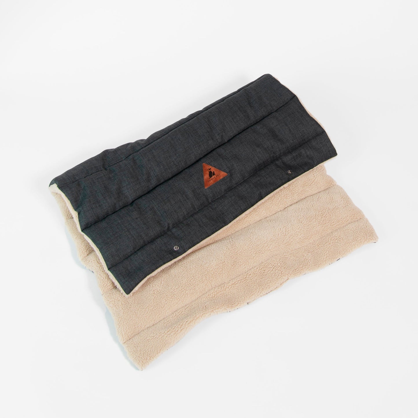 Nooee Pet Mat Jackson – Dual-Sided Travel Pet Mat with Water-Resistant Linen & Plush Sherpa, Roll-Up Design with Removable Vegan Leather Handle, Machine Washable, 24” x 40”