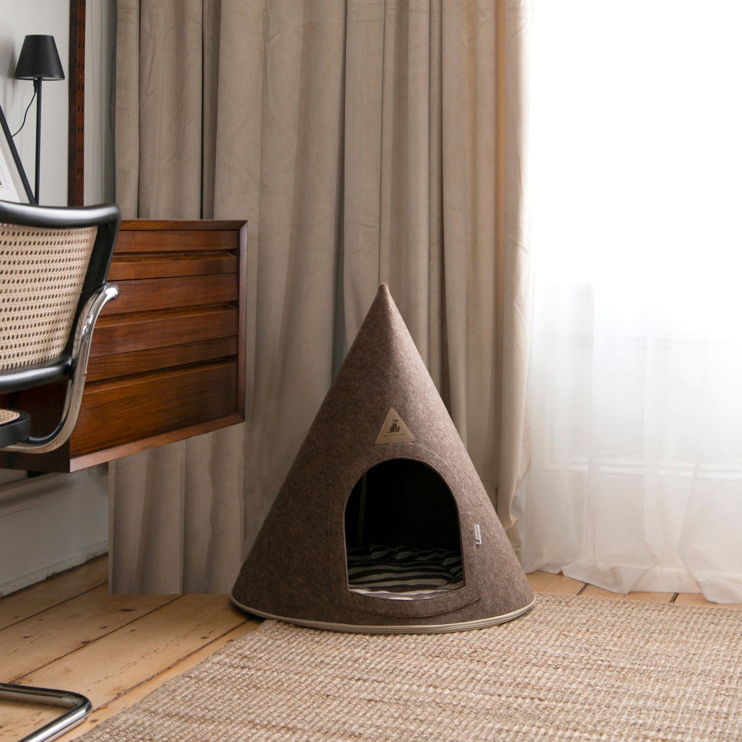 Nooee Pet Cave Molly (XL) – Cream Modern Cone-Shaped Pet Bed with Machine-Washable Cushion, Collapsible Travel Design with Carry Bag, Fits Pets Up to 35 lbs, 35”H x 32”L x 32”D
