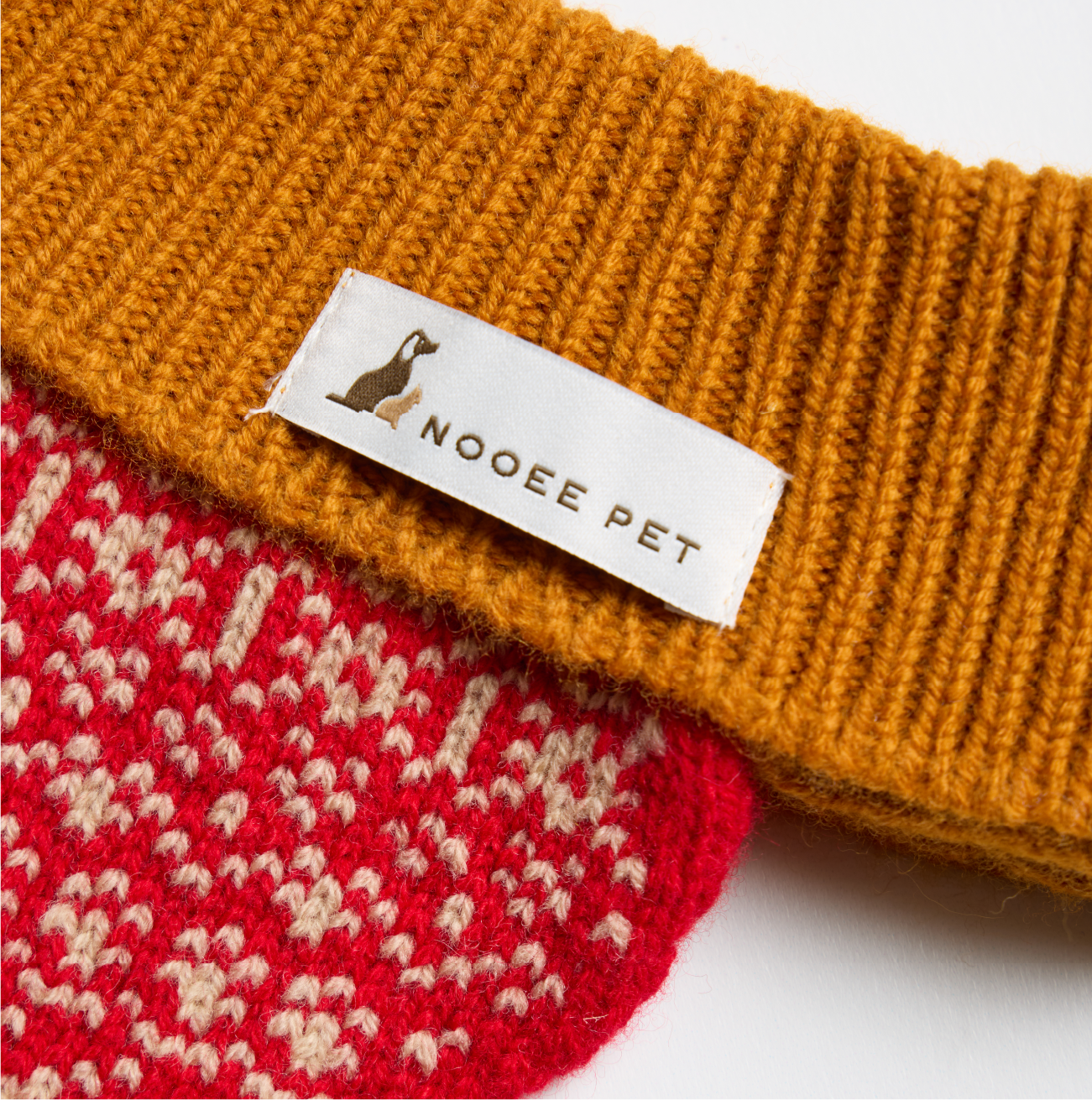 Nooee Pet Wool Neck Warmer – 100% Merino Wool Dog Scarf for Small & Medium Dogs, Lightweight & Warm, Machine Washable, Available in Red or Blue, Sizes S–M
