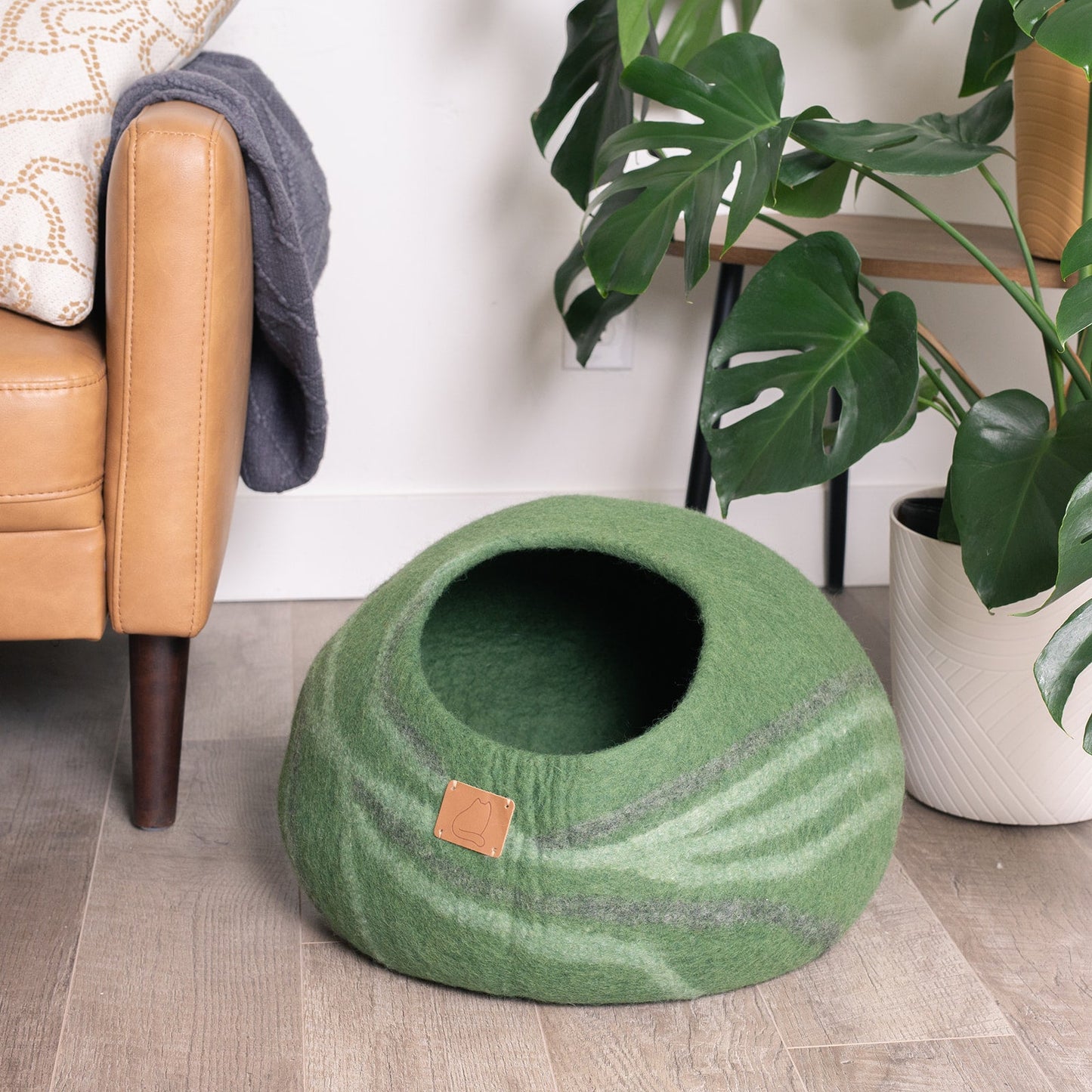 Fuzzy Cove Fade Design Felted Wool Cat Cave – Tail Style Ombre Modern Cat Bed