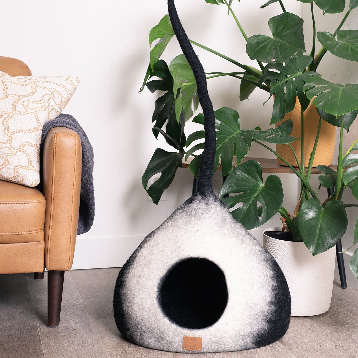Fuzzy Cove Fade Design Felted Wool Cat Cave – Round Style Ombre Cozy Bed