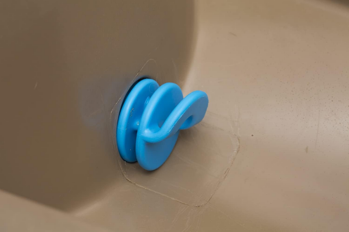 Dakota 283 Dash 3.5 Dog Watering System – Coyote Granite, Dark Granite, Olive & Orange