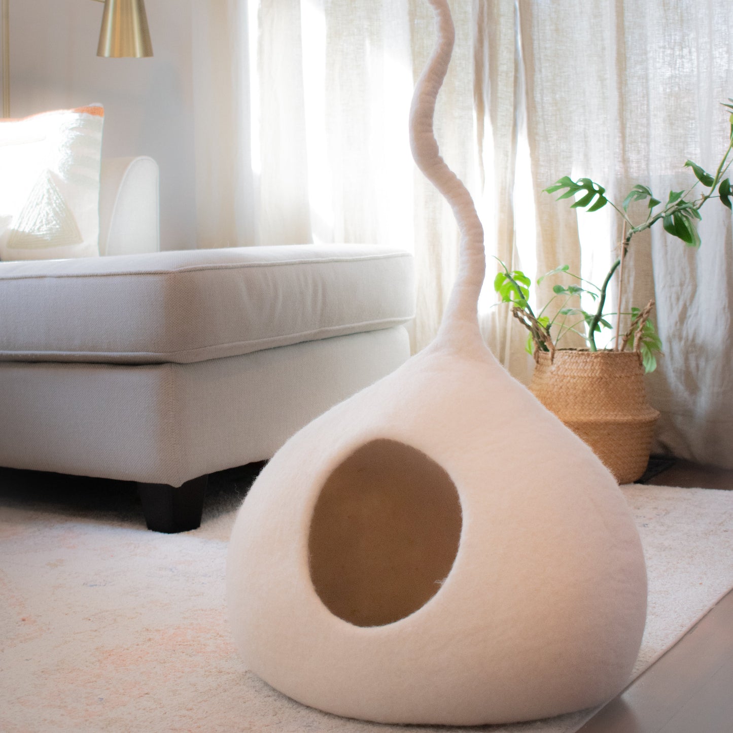 Fuzzy Cove Snow White Tail Style Felted Wool Cat Cave – Modern Peekaboo Cozy Bed for Cats