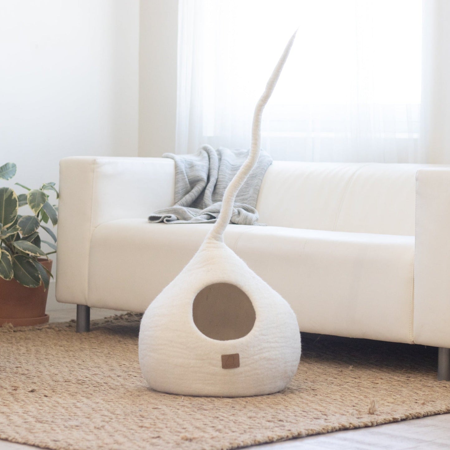 Fuzzy Cove Snow White Tail Style Felted Wool Cat Cave – Modern Peekaboo Cozy Bed for Cats