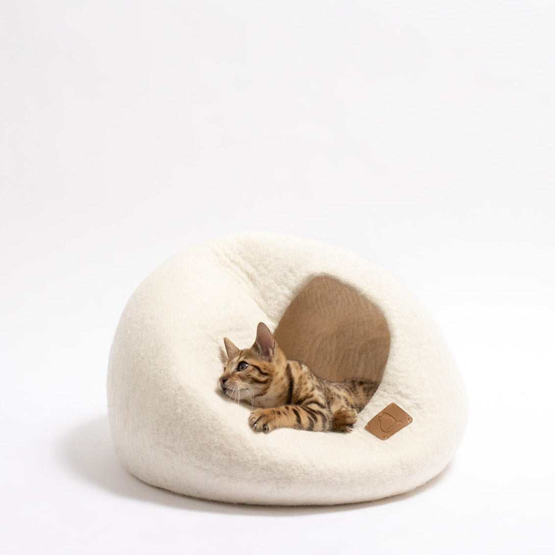 Fuzzy Cove Snow White Round Style Felted Wool Cat Cave – Handcrafted Cozy Hideaway Bed for Cats