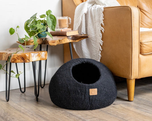 Fuzzy Cove Night Black Round Style Felted Wool Cat Cave – Cozy Enclosed Bed for Cats