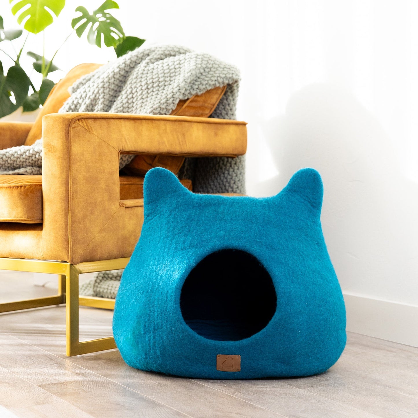 Fuzzy Cove Ocean Blue Ear Style Felted Wool Cat Cave – Handcrafted Cozy Peekaboo Bed for Cats