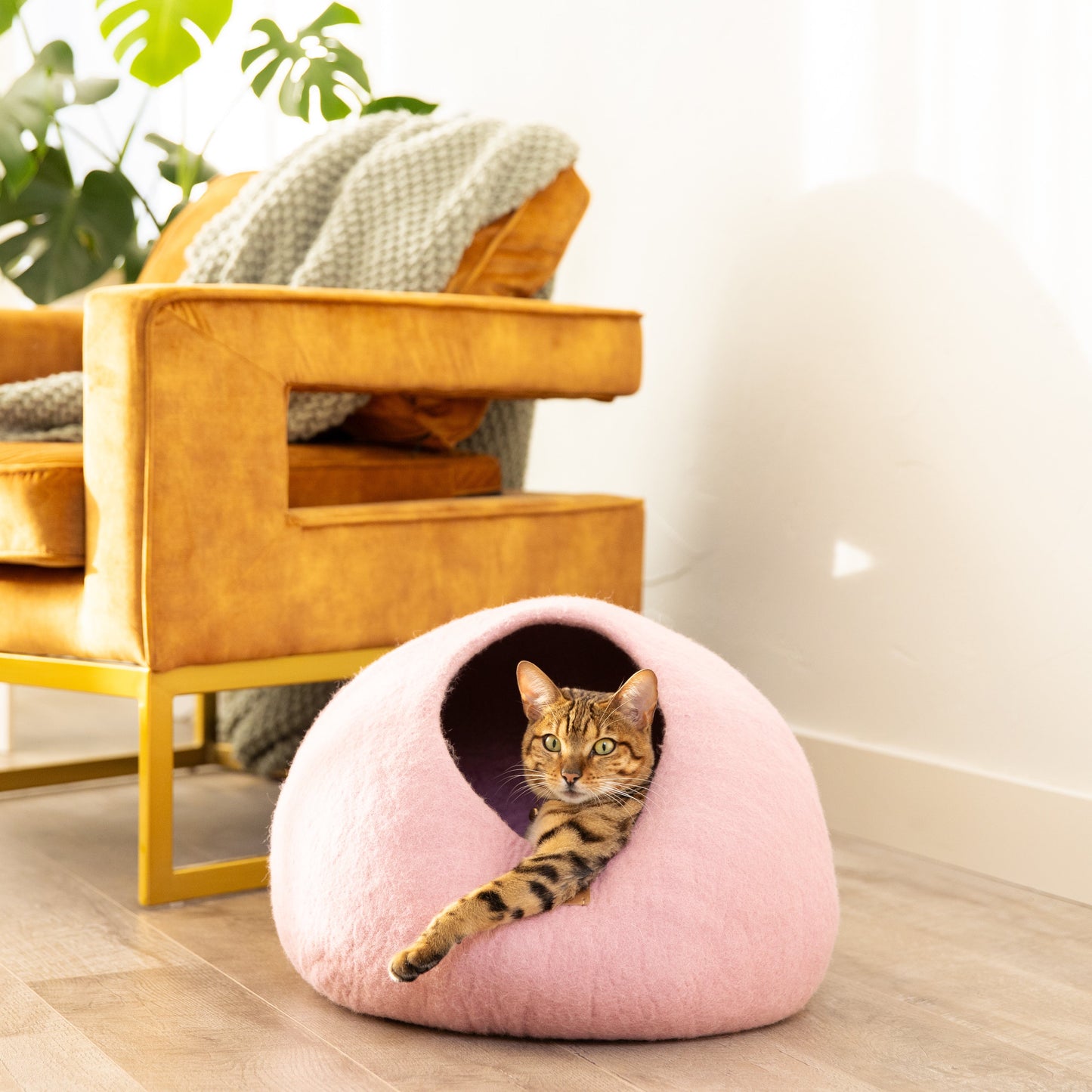 Fuzzy Cove Valentine Pink Round Style Felted Wool Cat Cave – Handcrafted Cozy Peekaboo Bed for Cats