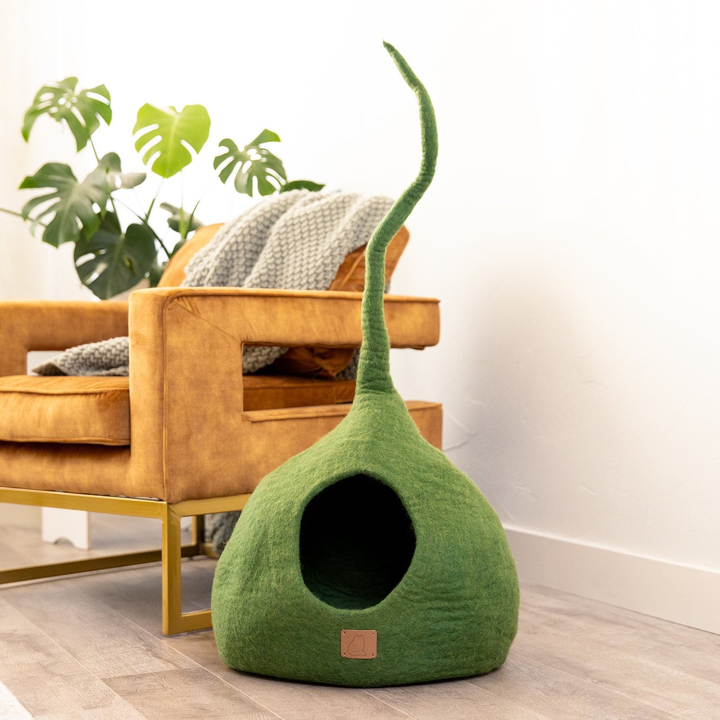 Fuzzy Cove Forest Green Tail Style Felted Wool Cat Cave – Handcrafted Peekaboo Cozy Bed for Cats