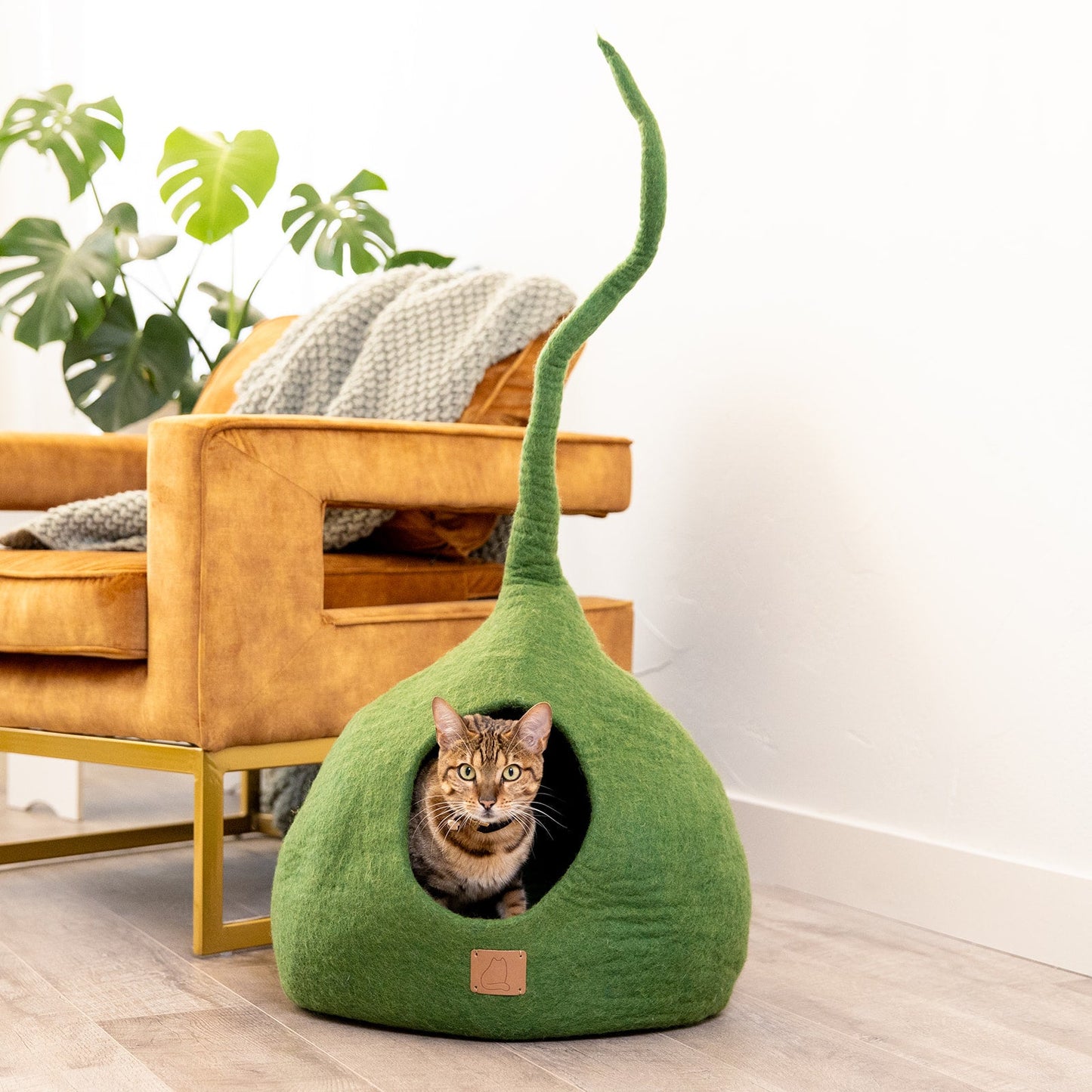 Fuzzy Cove Forest Green Tail Style Felted Wool Cat Cave – Handcrafted Peekaboo Cozy Bed for Cats