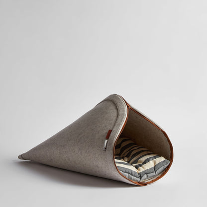 Nooee Pet Nabi Cave – Cream Convertible Pet Bed & Mat for Small Dogs & Cats, Zipper Design with Machine-Washable Cotton Cushion, Fits Pets Up to 5 lbs, 14”H x 20”L x 24”D