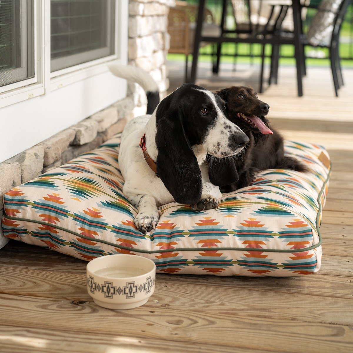 Pendleton All Season Pet Napper | Indoor/Outdoor UV & Water-Resistant Dog Bed with Washable Cover